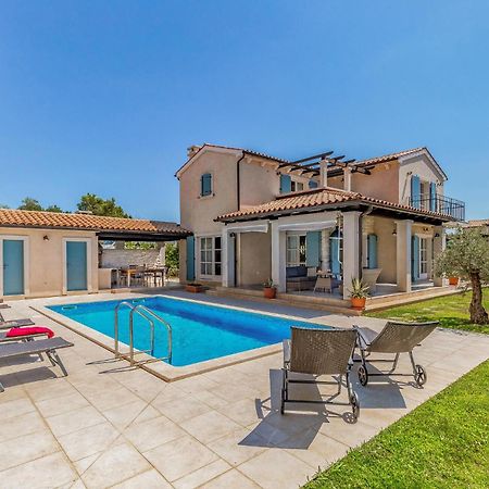 4 Bedroom Lovely Home In Fazana Exterior photo