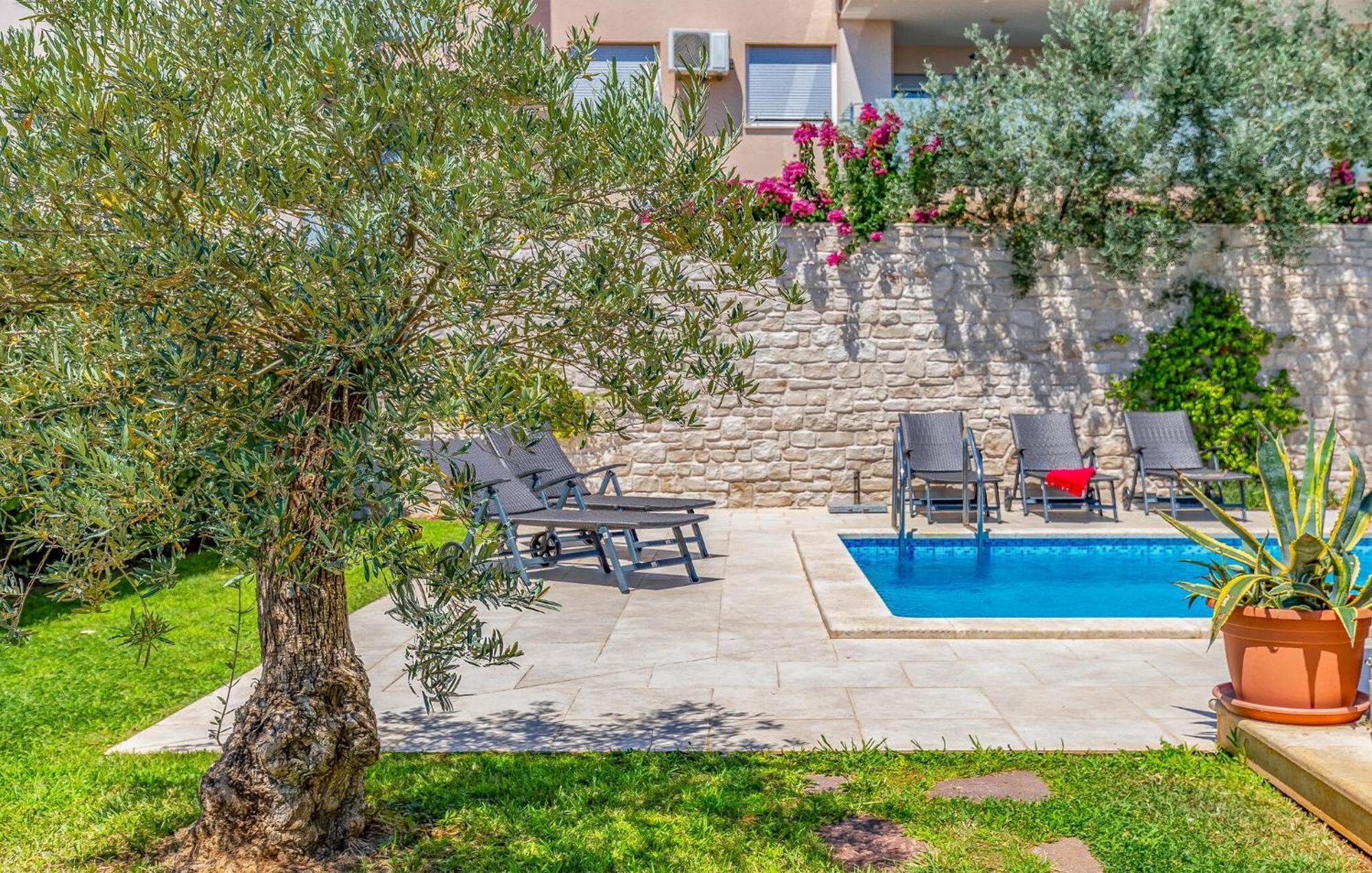 4 Bedroom Lovely Home In Fazana Exterior photo