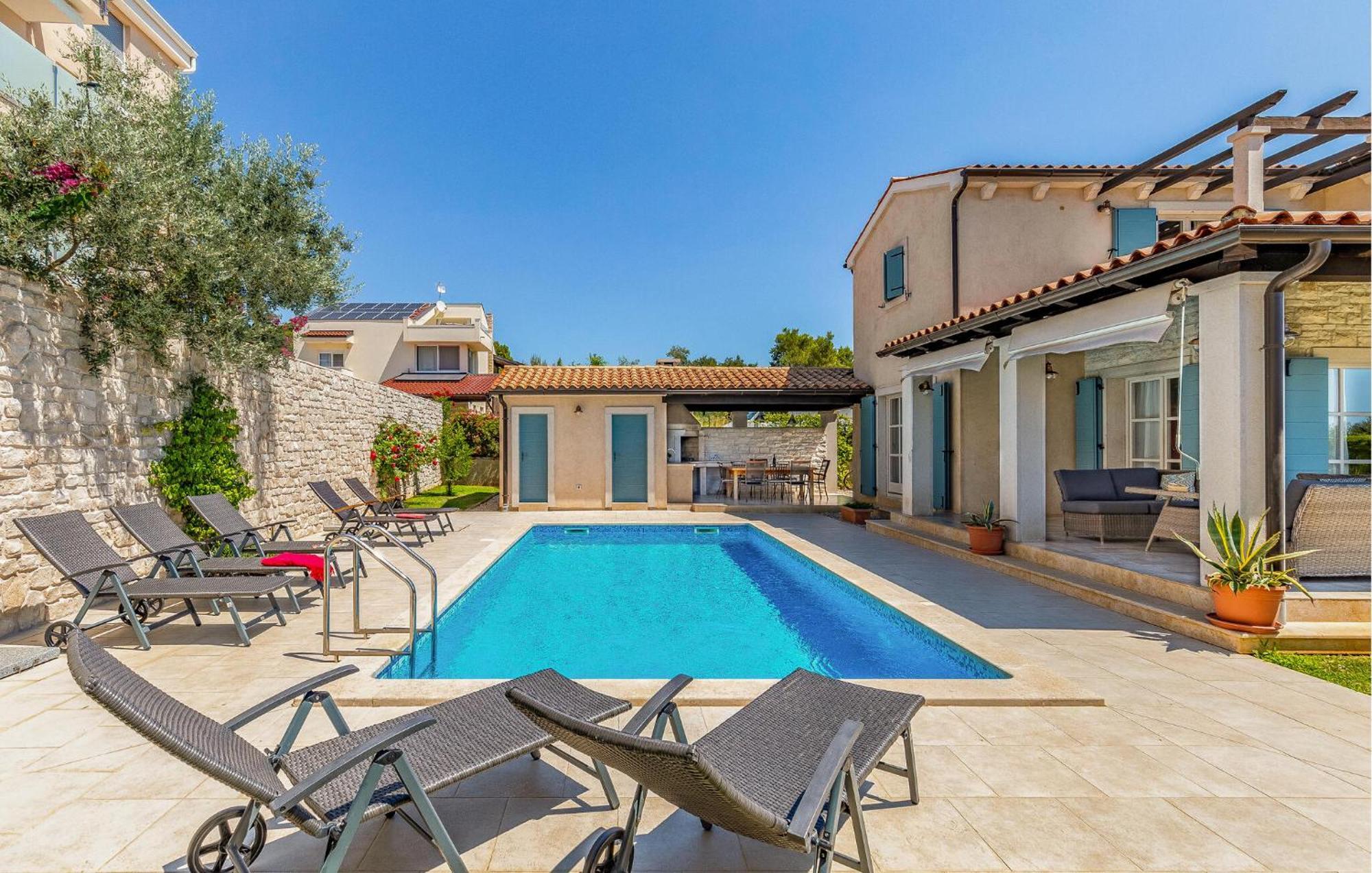 4 Bedroom Lovely Home In Fazana Exterior photo