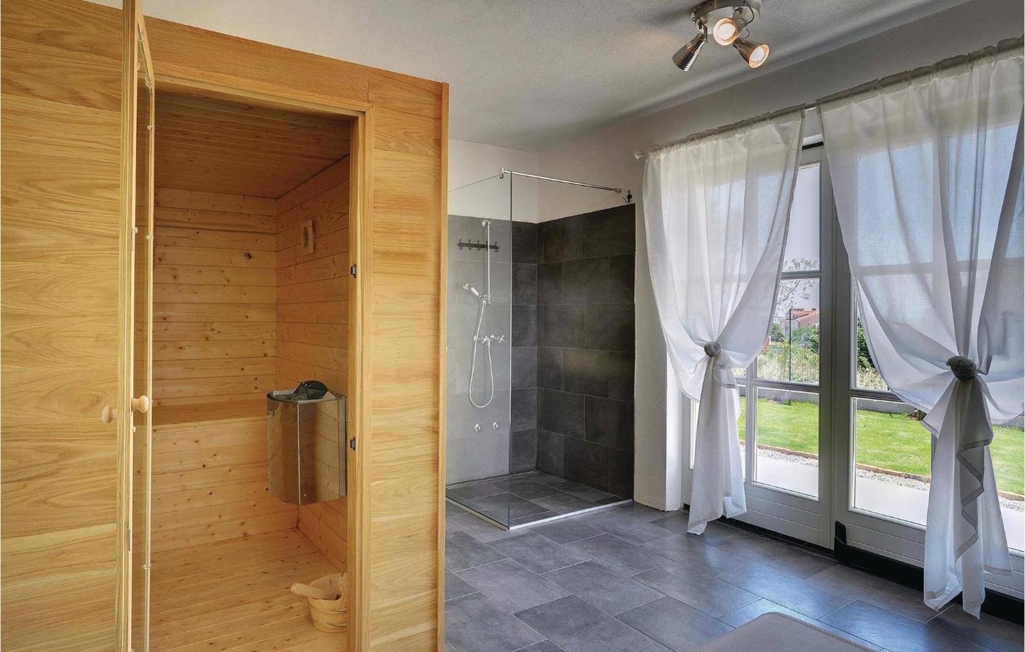 4 Bedroom Lovely Home In Fazana Exterior photo